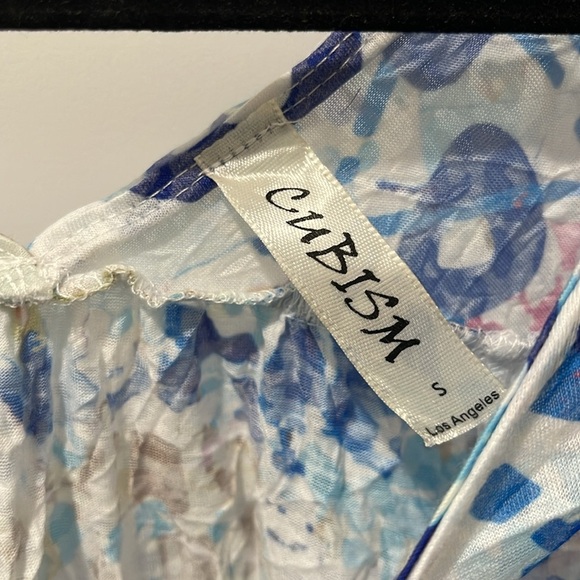 Blue and white designed shirt size Small - Picture 4 of 5